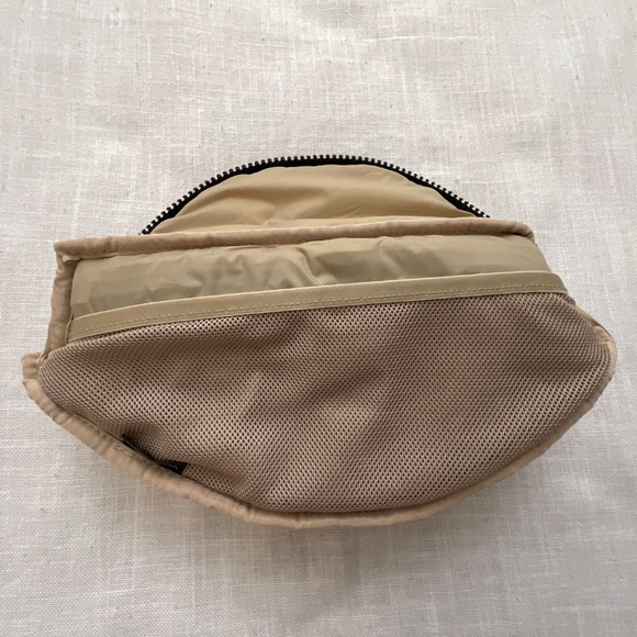 Vee Collective Berlin Burgundy Quilted “Porter”Sling Crossbody Bag NWOT - Picture 10 of 15